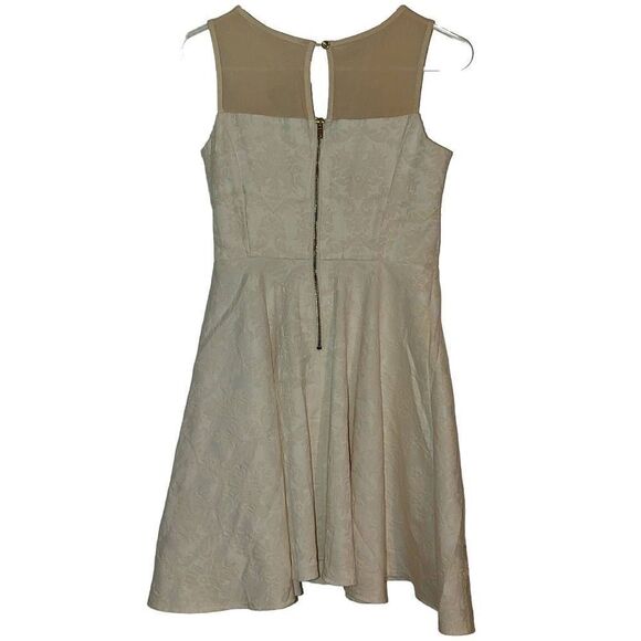 - XOXO Cream Lace Floral Sleeveless Cut Out Detail Fit & Flare Dress Size 0 - Picture 2 of 9